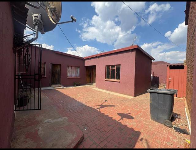 2 BEDROOM PROPERTY TO RENT IN SENAOANE